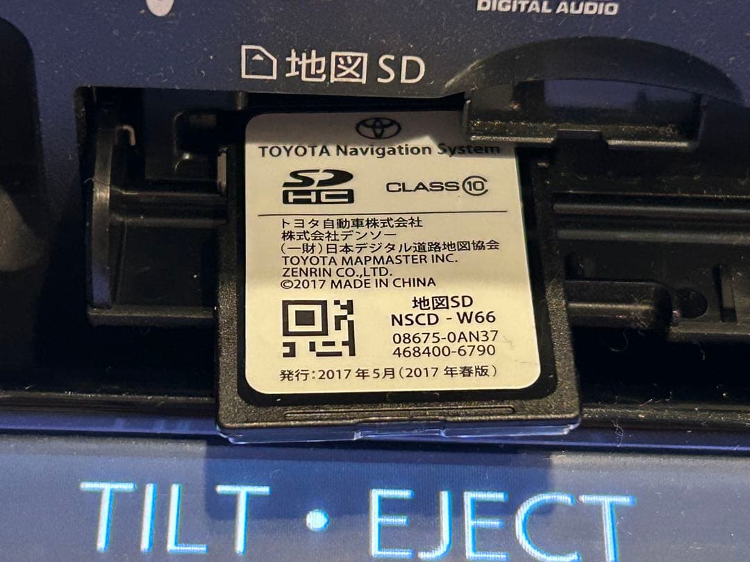 トヨタ純正ナビ　nscd-w66 2017年データ　動作確認済み　本体とsdのみ