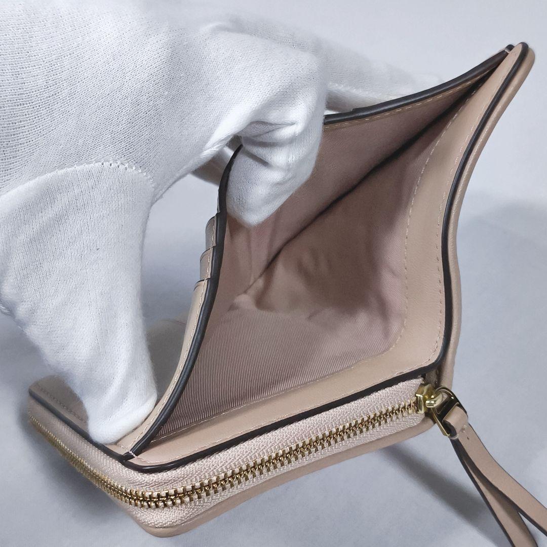 良品✨️　トリーバーチ　キラ　シェブロン　バイフォールドウォレット　折り財布