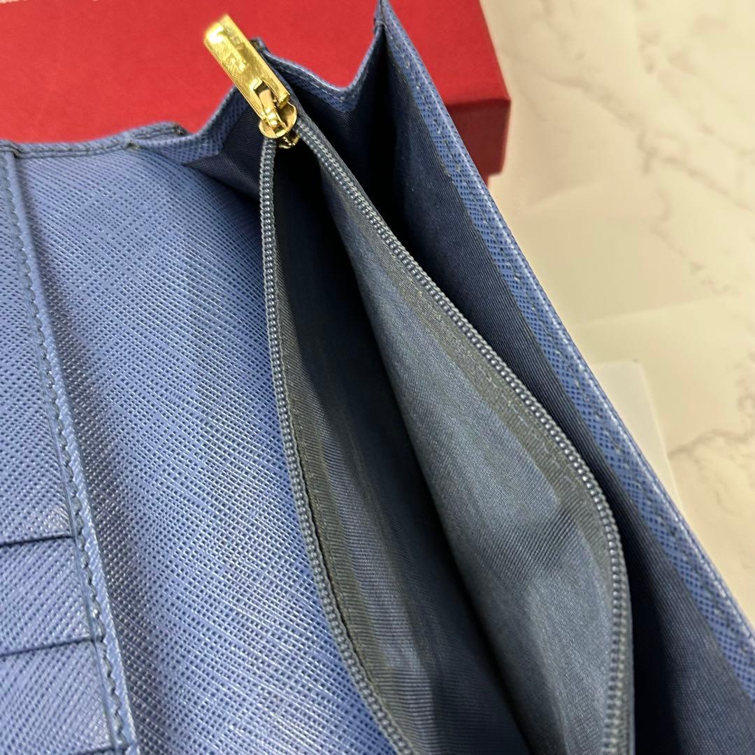 新品同様‼️ サルヴァトーレフェラガモ　財布　二つ折り　長財布　ヴァラ　リボン