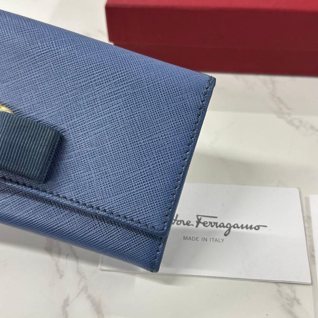 新品同様‼️ サルヴァトーレフェラガモ　財布　二つ折り　長財布　ヴァラ　リボン