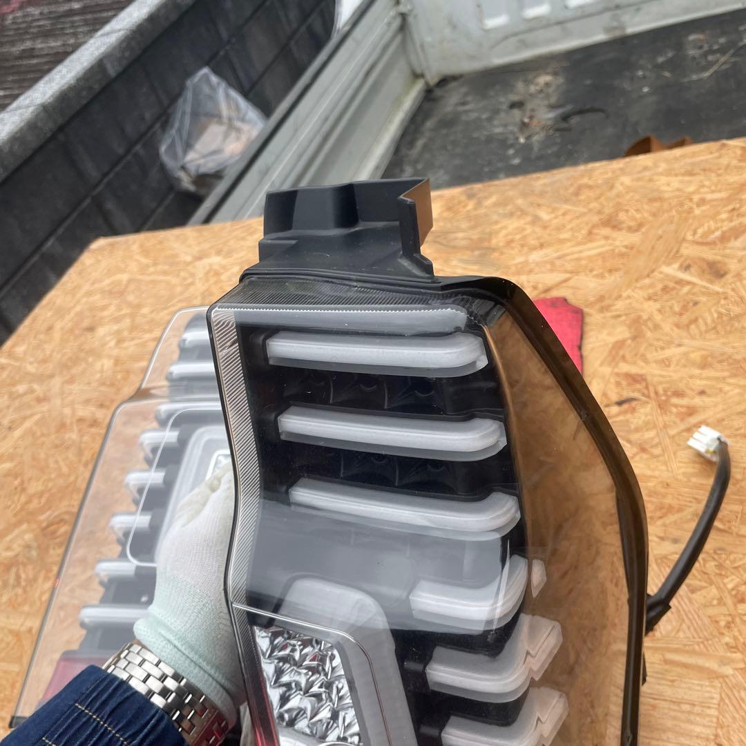 la600s 社外テールランプ　動作未確認。