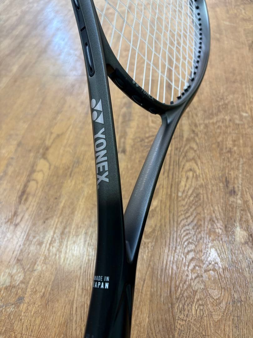 (未使用に近い)新色YONEX VOLTRAGE 8V テニスラケット