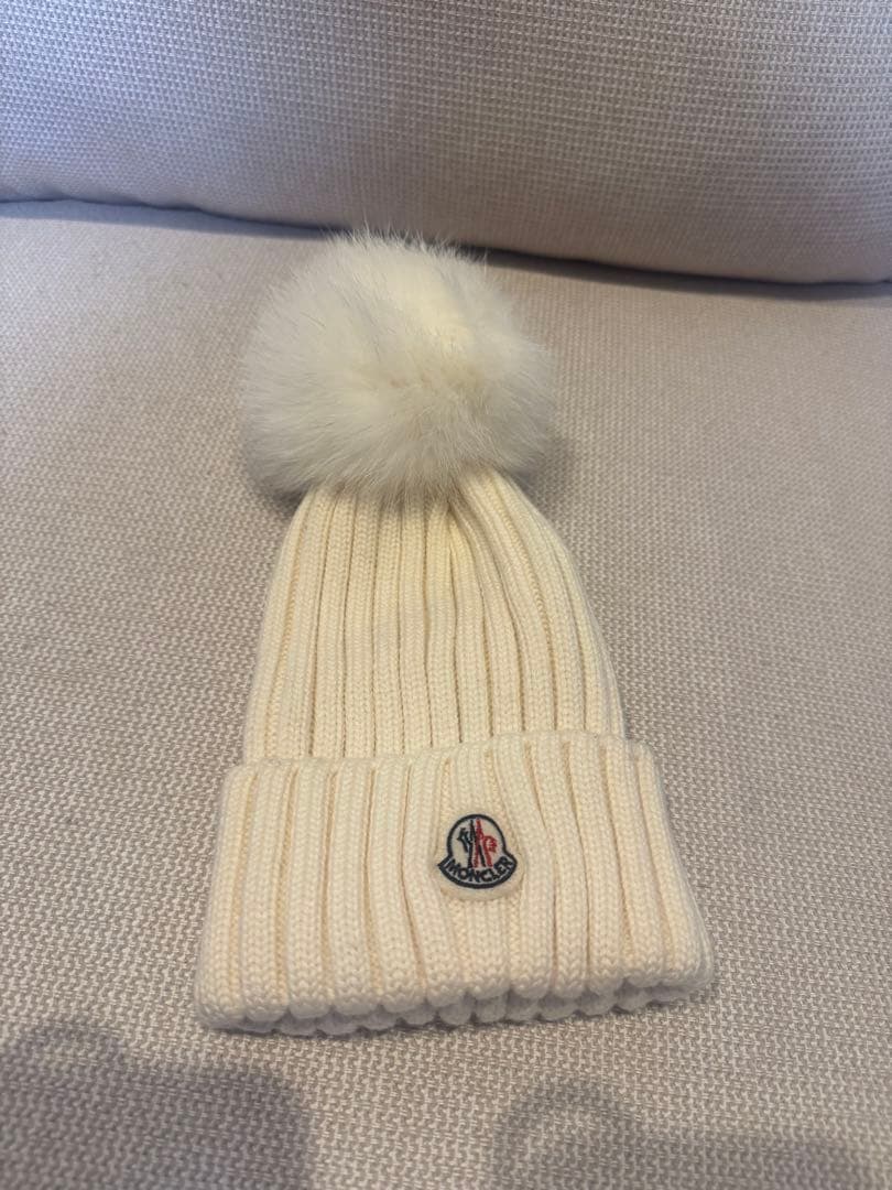 モンクレール ニット帽 アイボリー