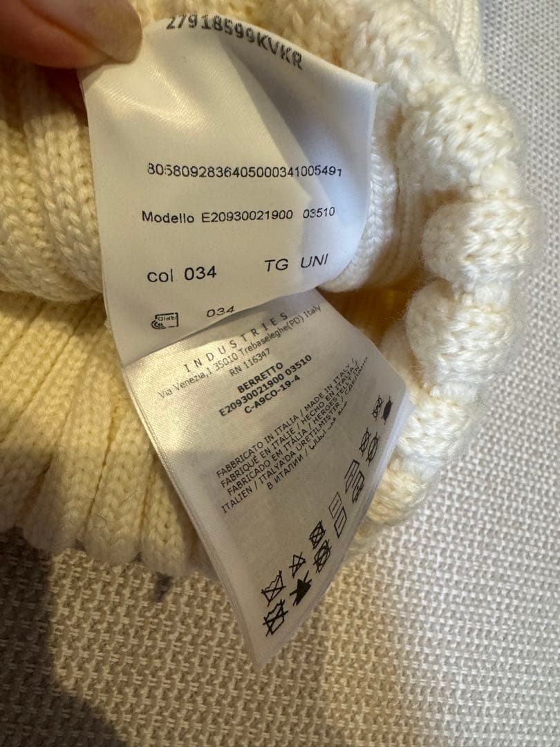 モンクレール ニット帽 アイボリー