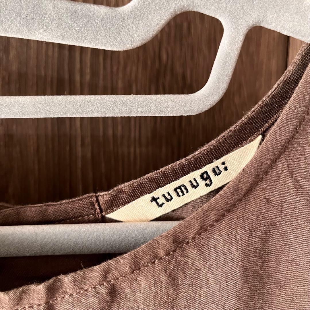 ツムグ tumugu エプロンワンピース　モカ