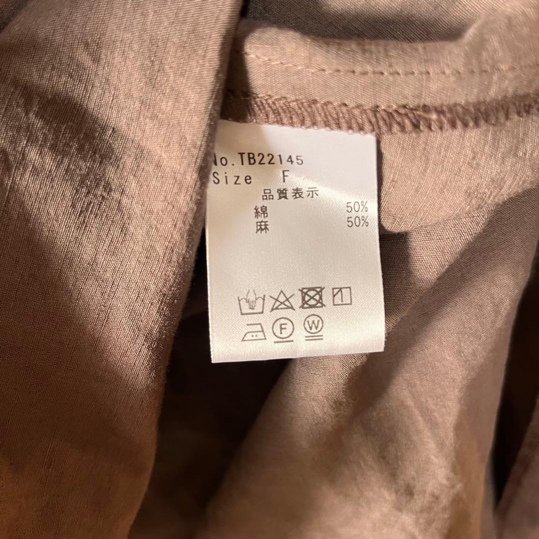 ツムグ tumugu エプロンワンピース　モカ