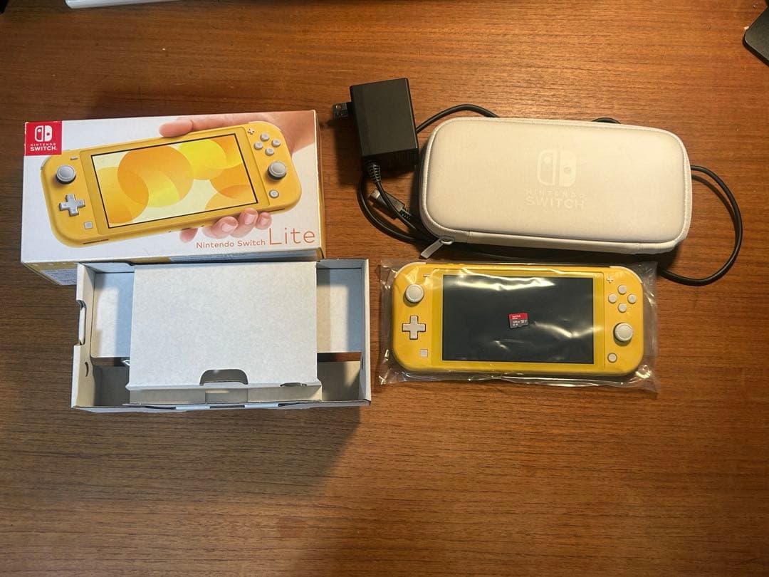 【箱付き美品】Nintendo Swicth Lite/ケース/microSD