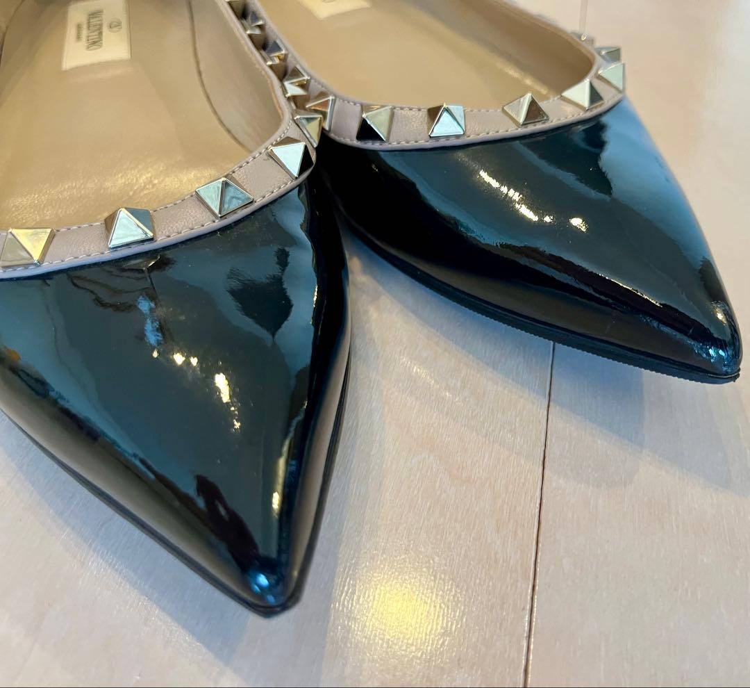 Valentino Garavani ロックスタッズ エナメル フラットシューズ