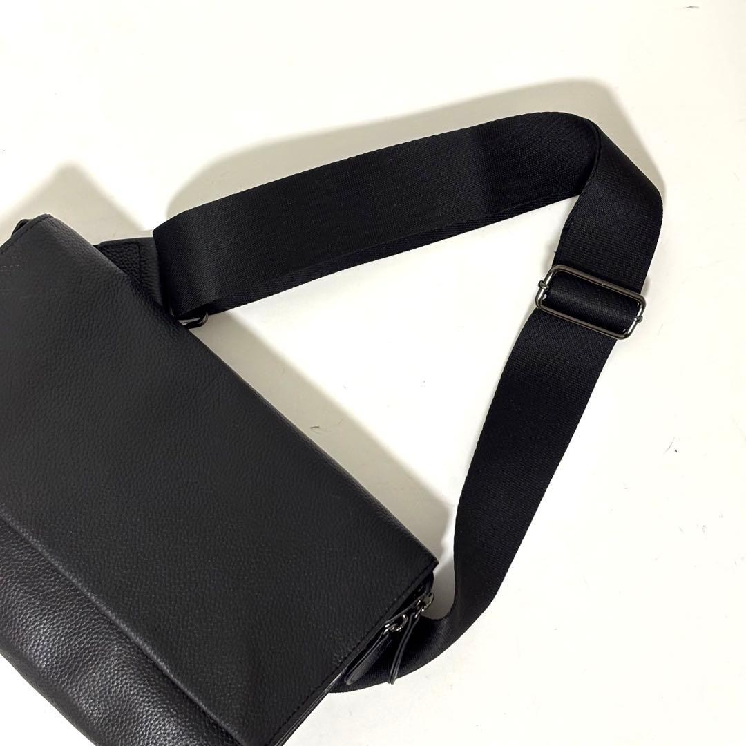 美品 イアパピヨネ ワイドテープショルダーバッグ ダルメシアン ボディバッグ