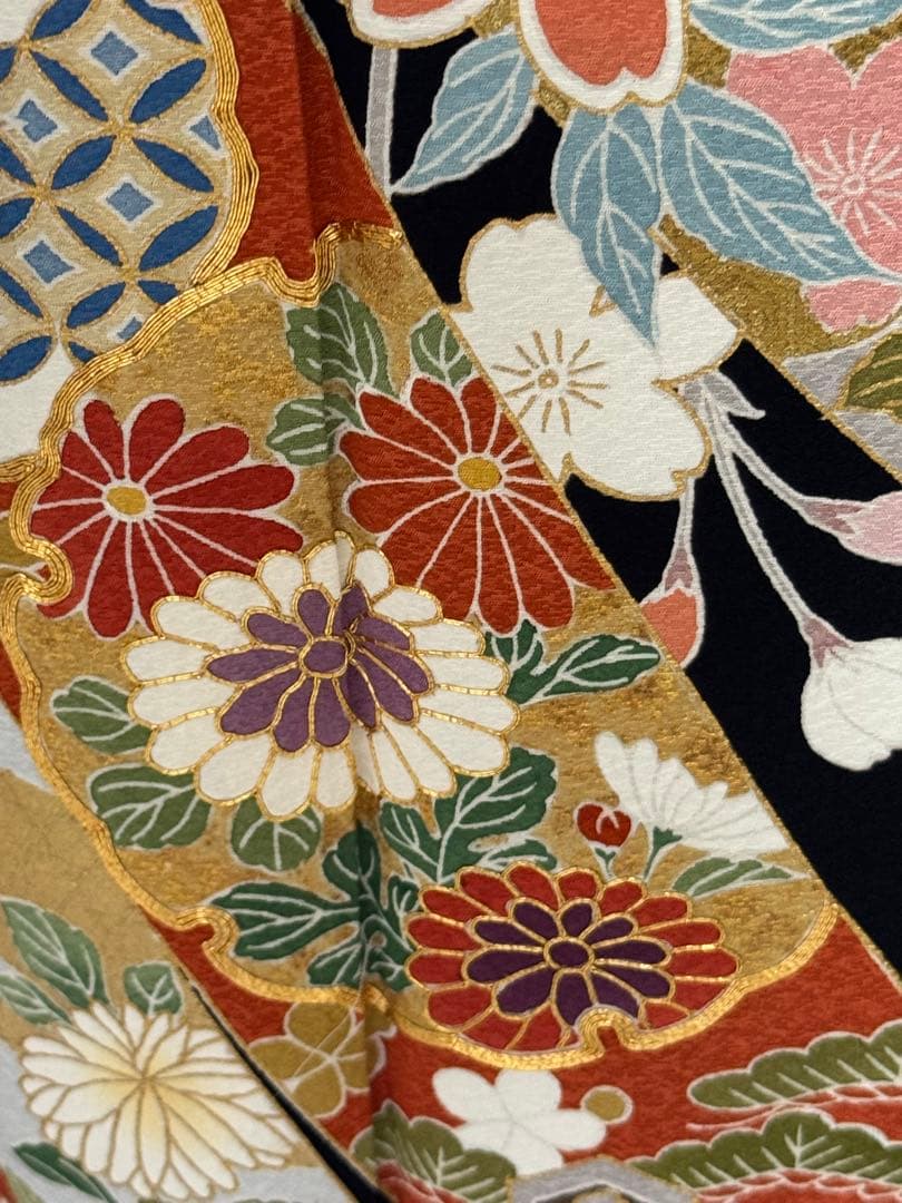 裄６９．５ｃｍ　豪華　４点セット　黒地に金駒刺繍 も豪華な振袖