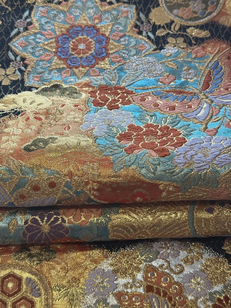 裄６９．５ｃｍ　豪華　４点セット　黒地に金駒刺繍 も豪華な振袖