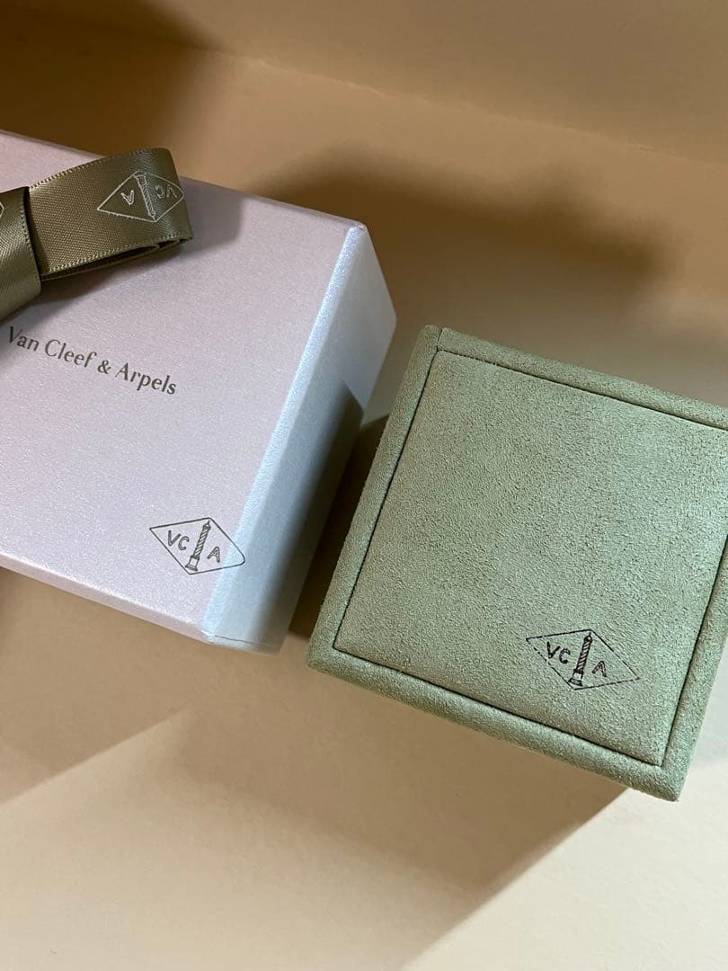 Van Cleef & Arpels ジュエリーボックス　空箱