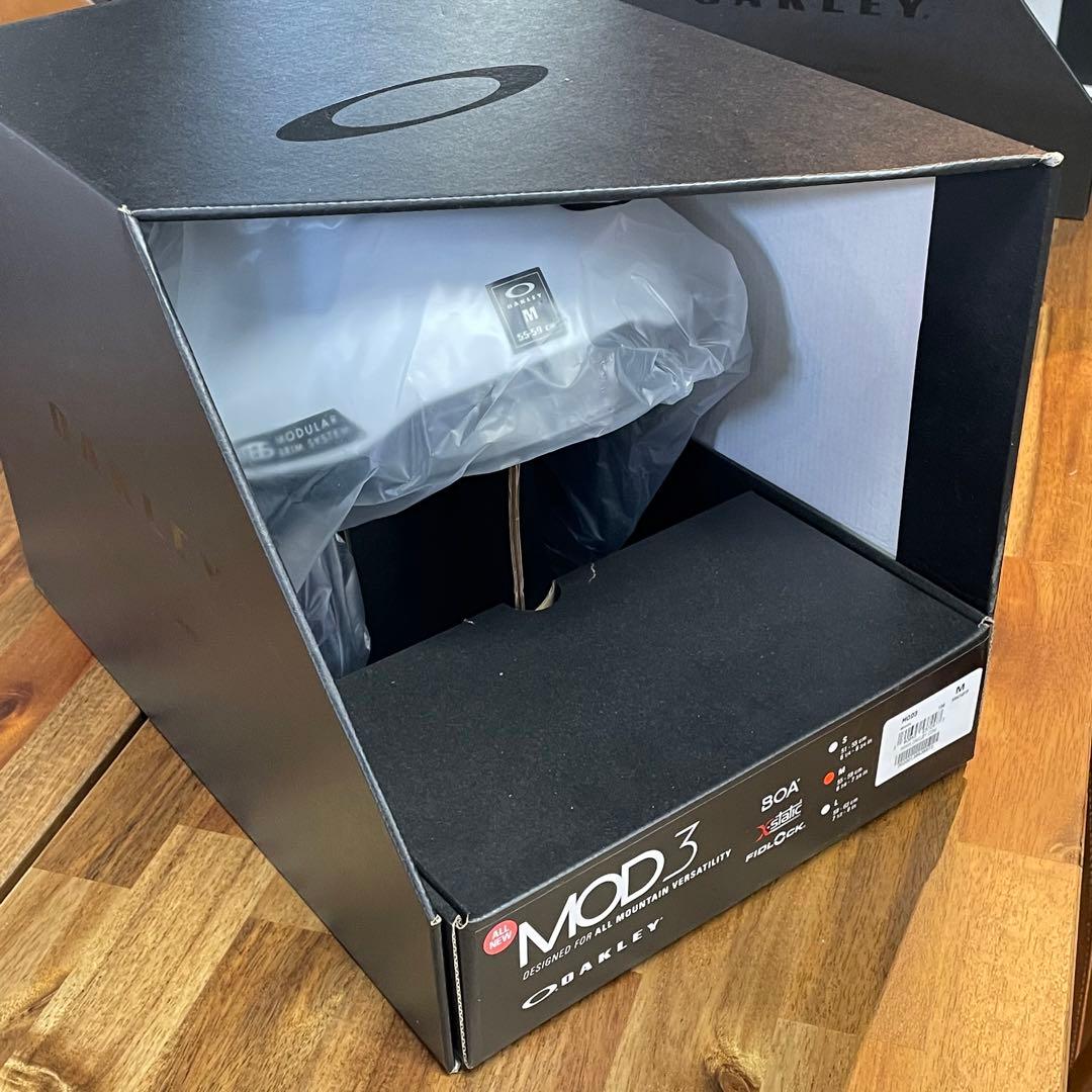 【新品・未使用】OAKLEY オークリー　Mサイズ　ヘルメット　MOD3