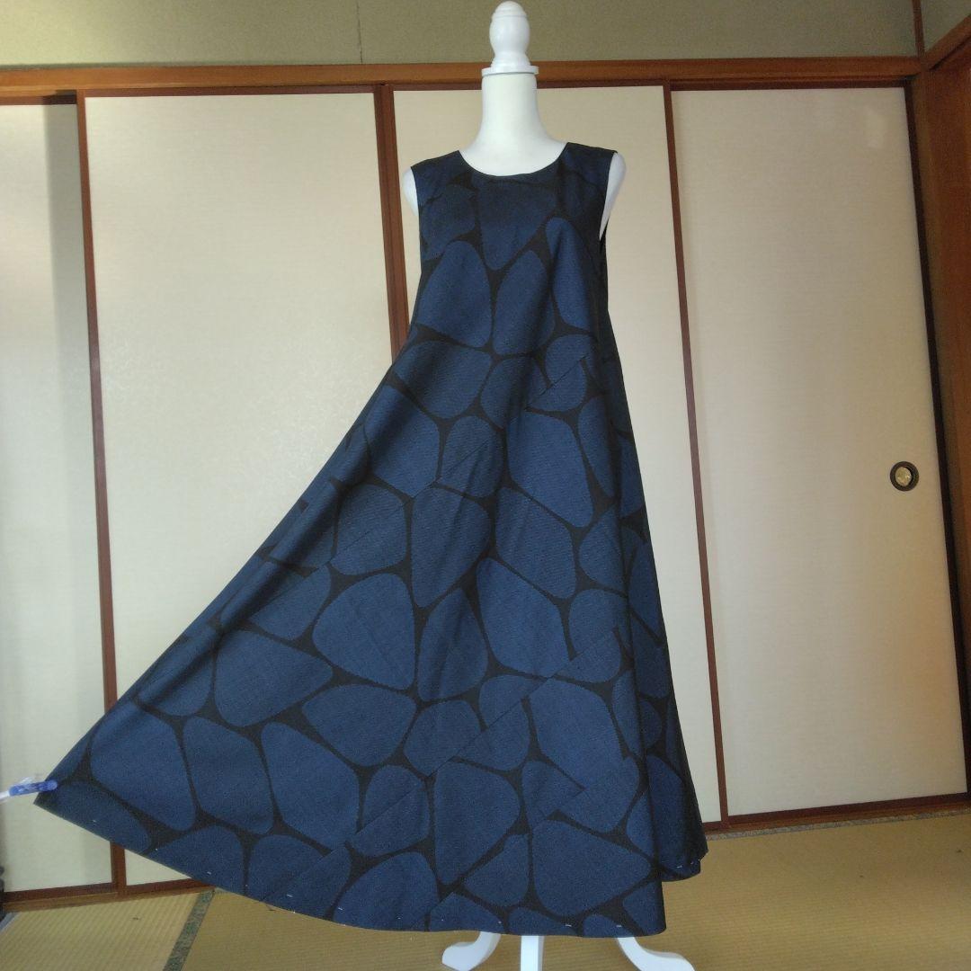 大島紬の解き生地から、 バイアス仕立てロングフレアーワンピース 　M寸