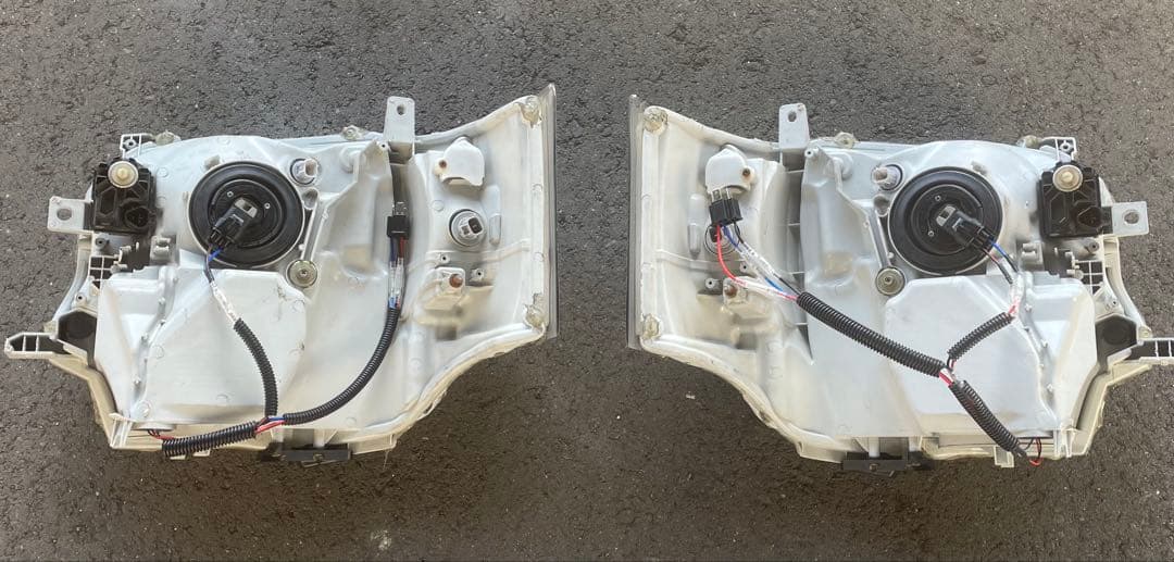 200系ハイエース　社外LEDヘッドライト　インナーブラック