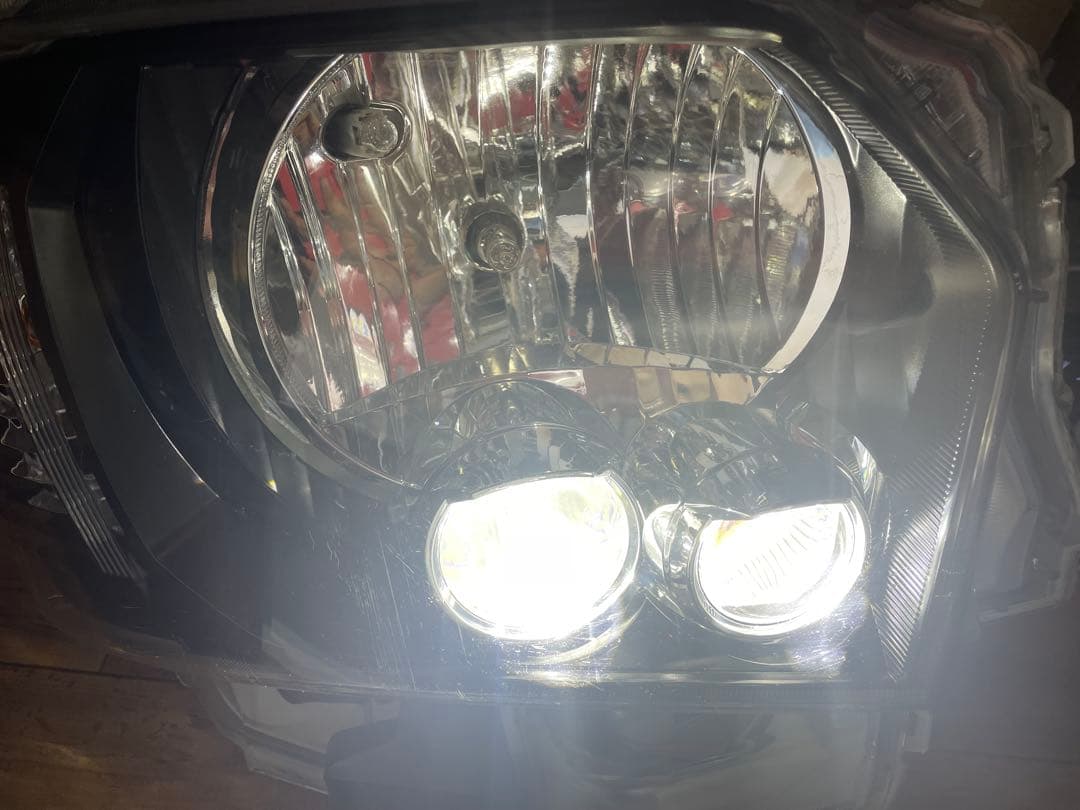 200系ハイエース　社外LEDヘッドライト　インナーブラック