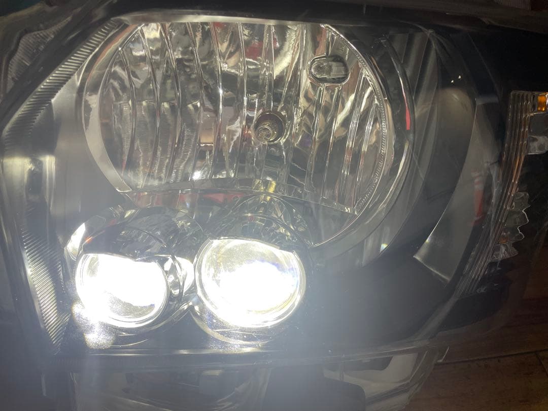 200系ハイエース　社外LEDヘッドライト　インナーブラック