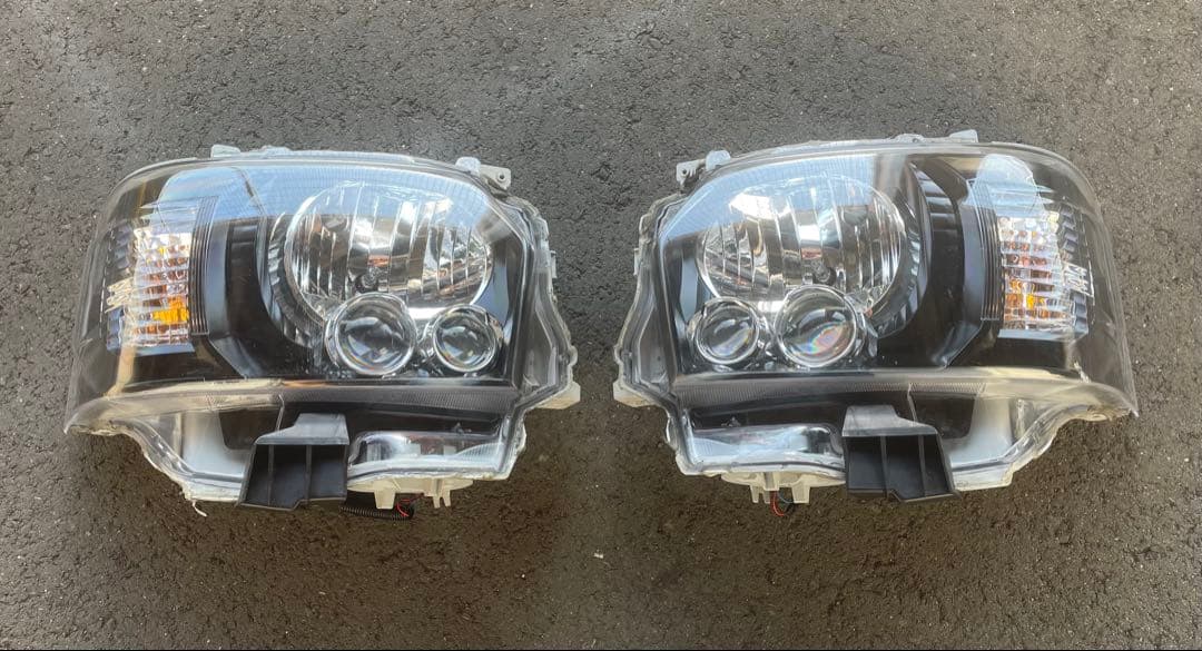 200系ハイエース　社外LEDヘッドライト　インナーブラック