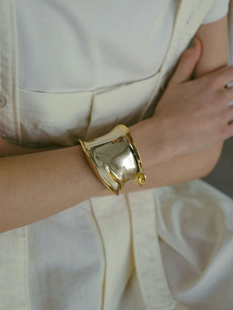 ETRE TOKYO ディストーションカーブフォームリングバングル美品