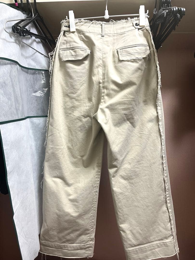 パンツ CUT-OFF 2PLEATED WIDE TROUSERS FOG WHITE