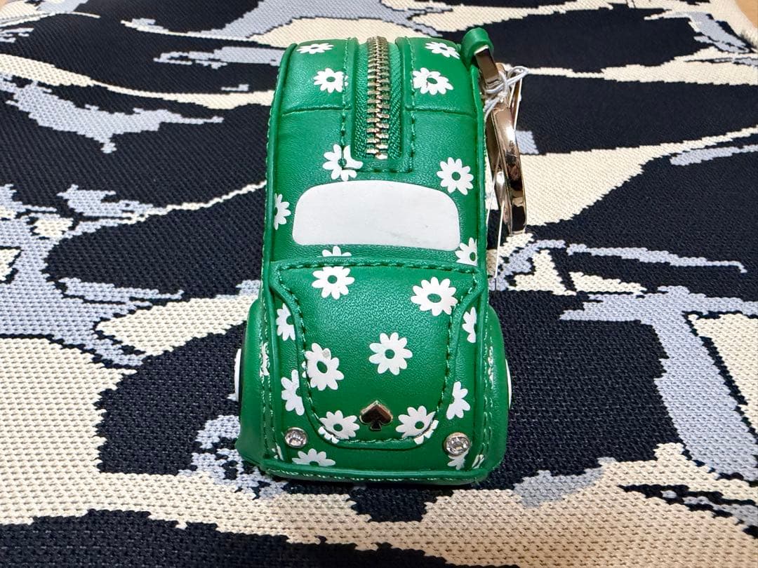 ケイトスペード チャーム　ケース 緑色　新品タグ付き