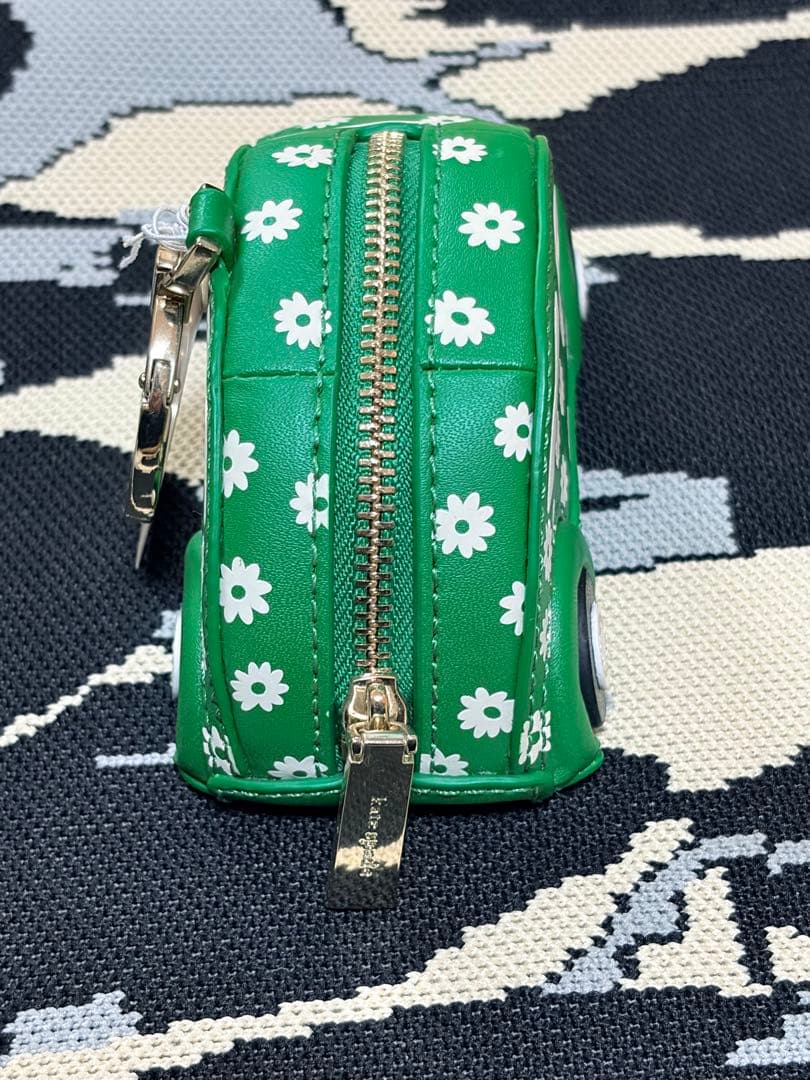 ケイトスペード チャーム　ケース 緑色　新品タグ付き