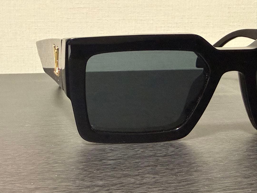 LOUIS VUITTON (ルイヴィトン) LVクラッシュ Z1579E