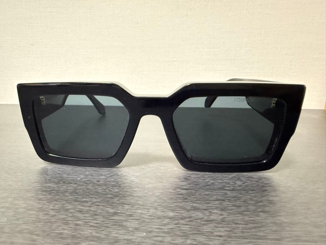 LOUIS VUITTON (ルイヴィトン) LVクラッシュ Z1579E