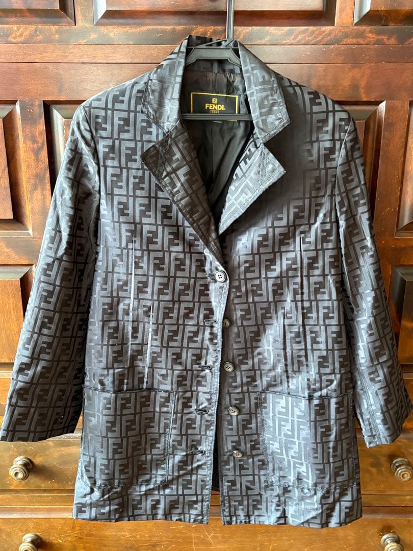 FENDI ロゴパターン ブラックロングコート
