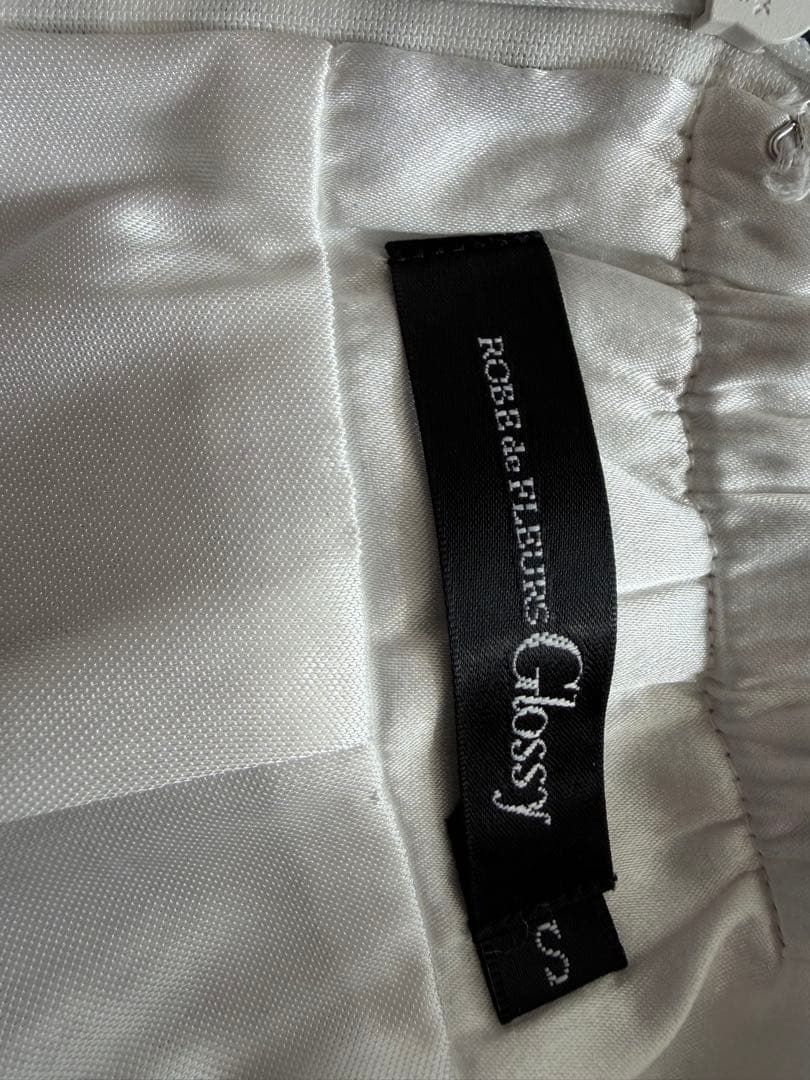 ROBE de FLEURS Glossy パイピングバストジップセットアップ