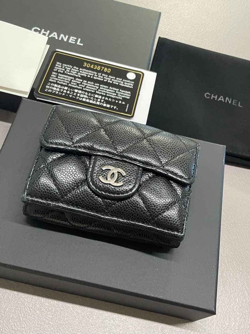 美品 シャネル CHANEL キャビアスキン クラシックスモールウォレット
