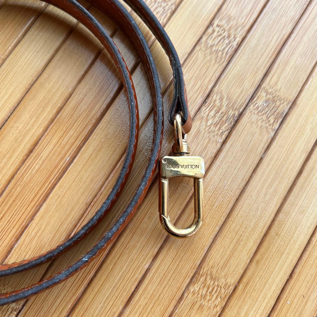 LOUIS VUITTON ブラウンレザーストラップ