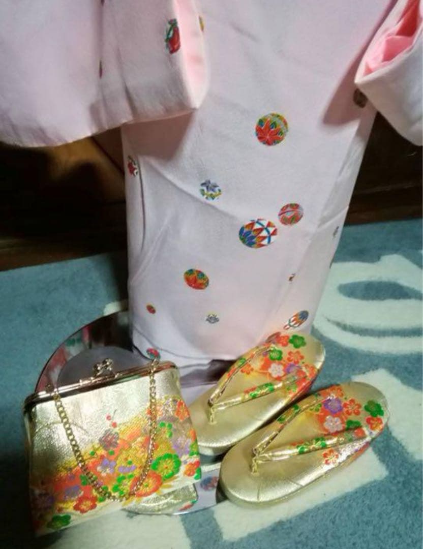 7歳向け・正絹・ちりめんのお着物セットです