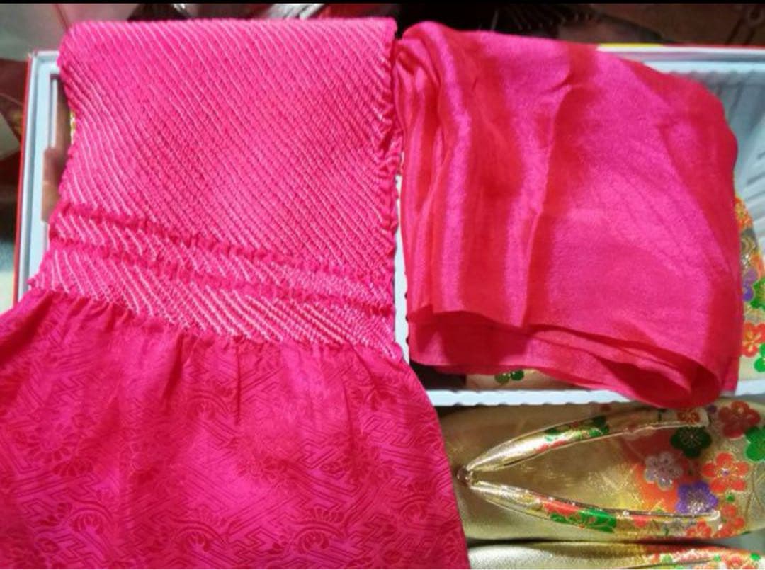 7歳向け・正絹・ちりめんのお着物セットです