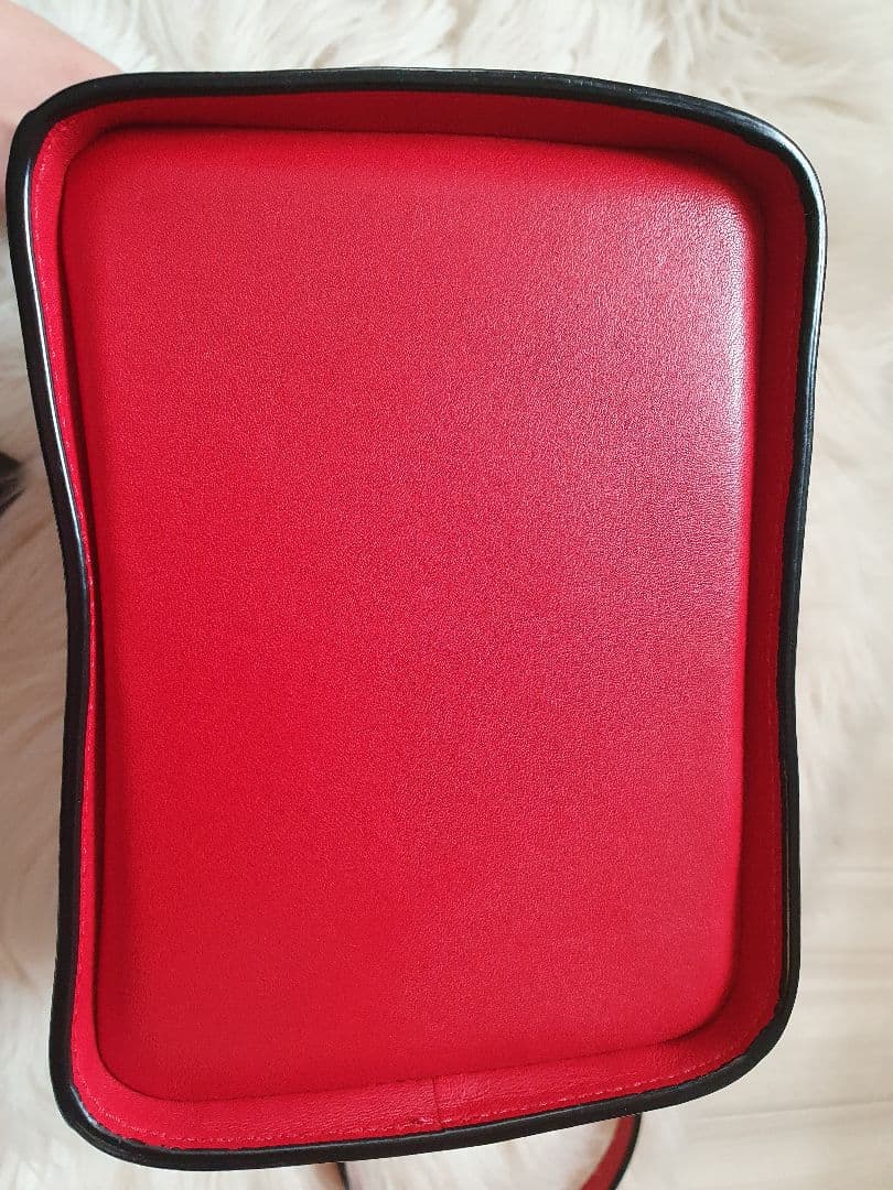 正規品ーMCM お洒落な赤いショルダーバッグ