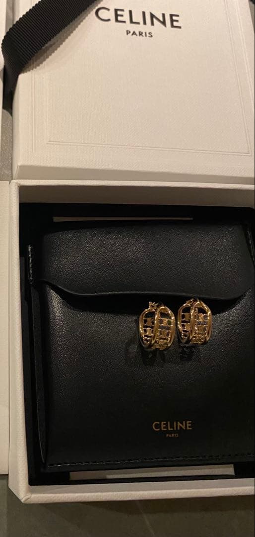 新品未使用　CELINE フープピアス　トリオンフロゴ　セリーヌ　ゴールド