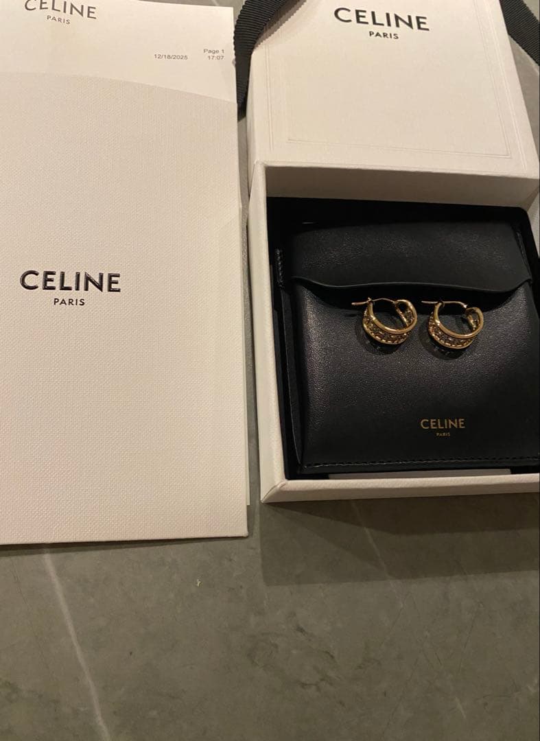 新品未使用　CELINE フープピアス　トリオンフロゴ　セリーヌ　ゴールド