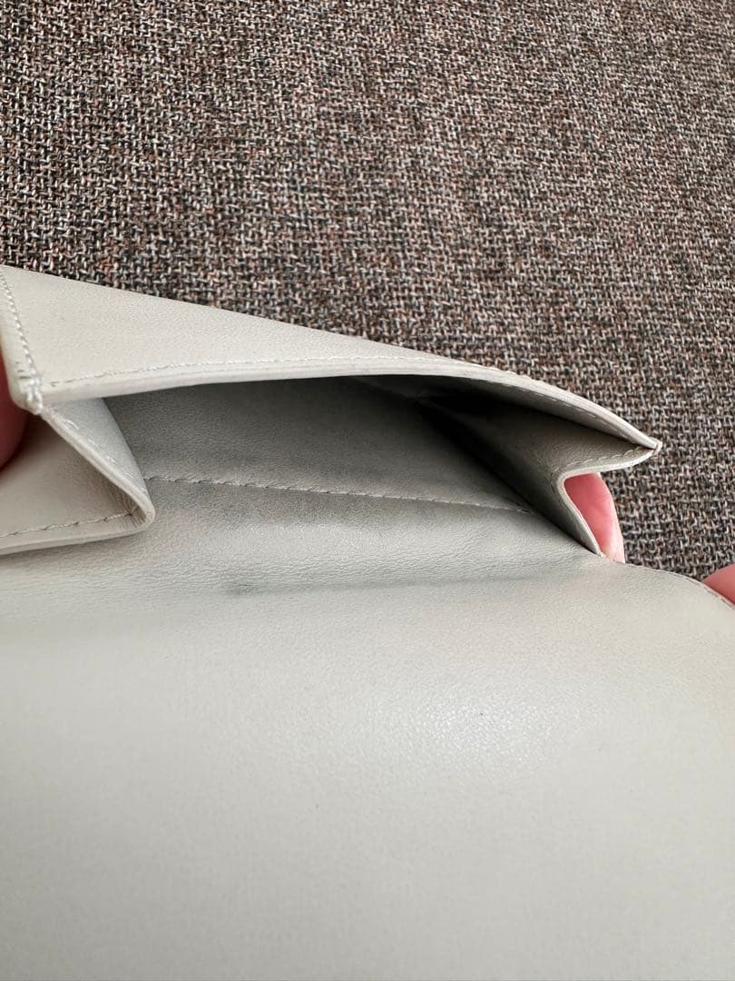 ボッテガべネタ　レザー三つ折り財布 白