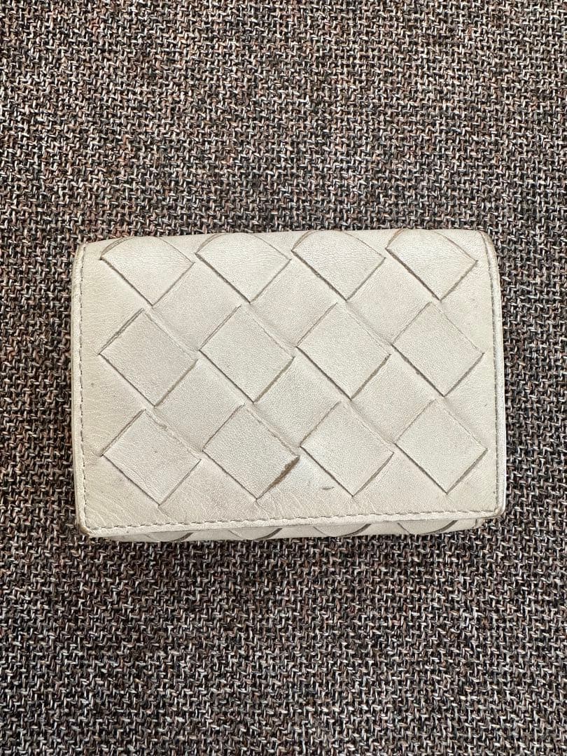 ボッテガべネタ　レザー三つ折り財布 白