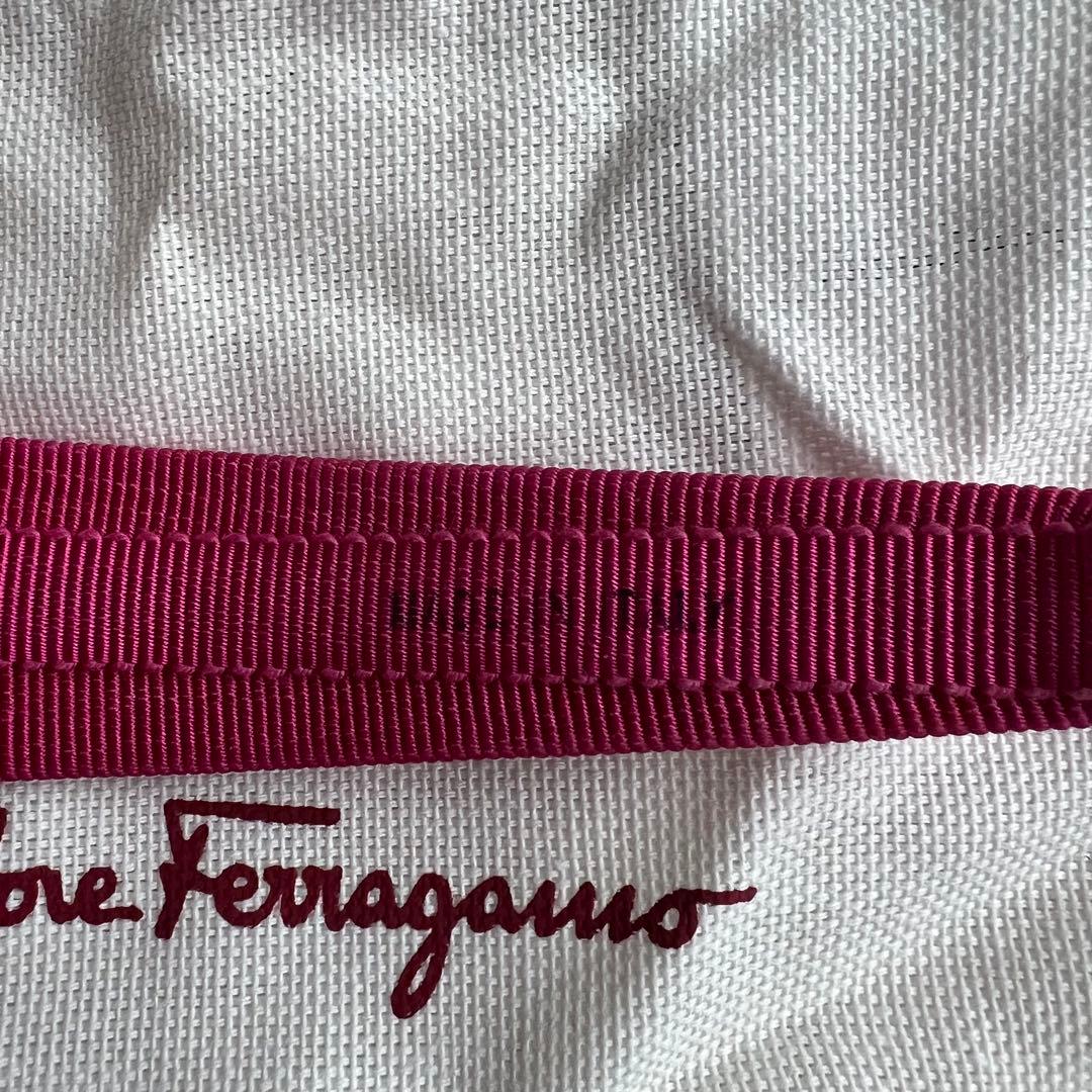 フェラガモ　カチューシャ　ピンク　リボン　ほぼ新品