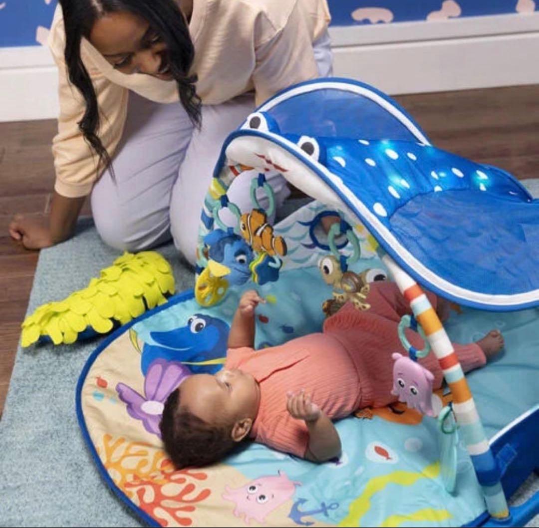 Disney Baby Finding Nemo アクティビティジム　ニモ