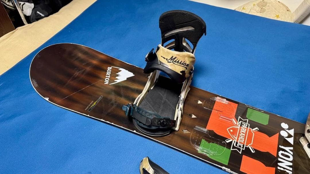 YONEX PARKAHOLIC 17-18　BURTONビンディング付き