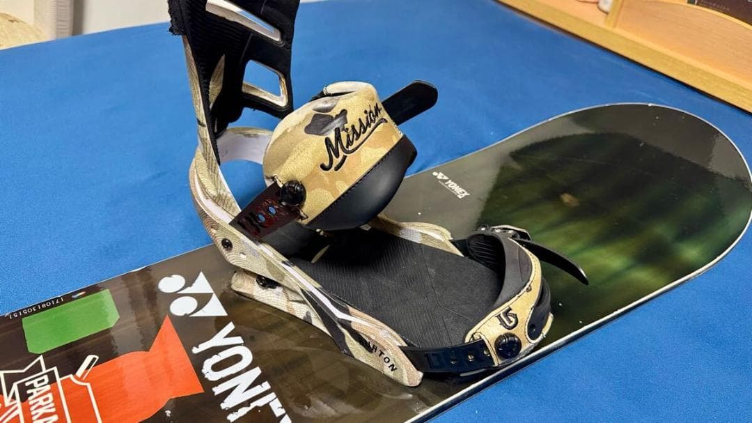 YONEX PARKAHOLIC 17-18　BURTONビンディング付き