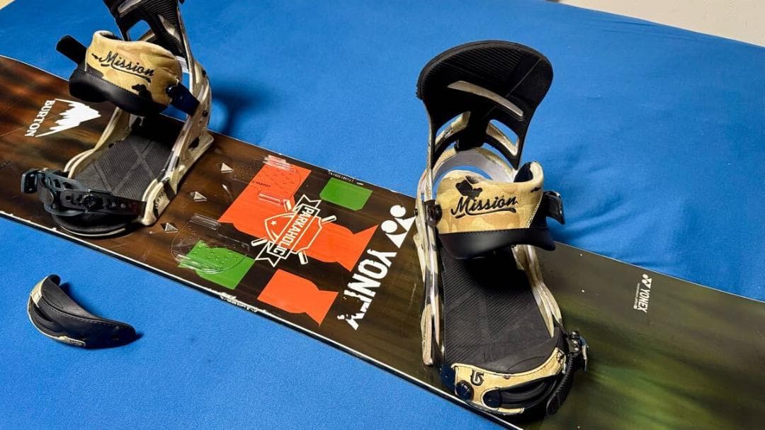 YONEX PARKAHOLIC 17-18　BURTONビンディング付き