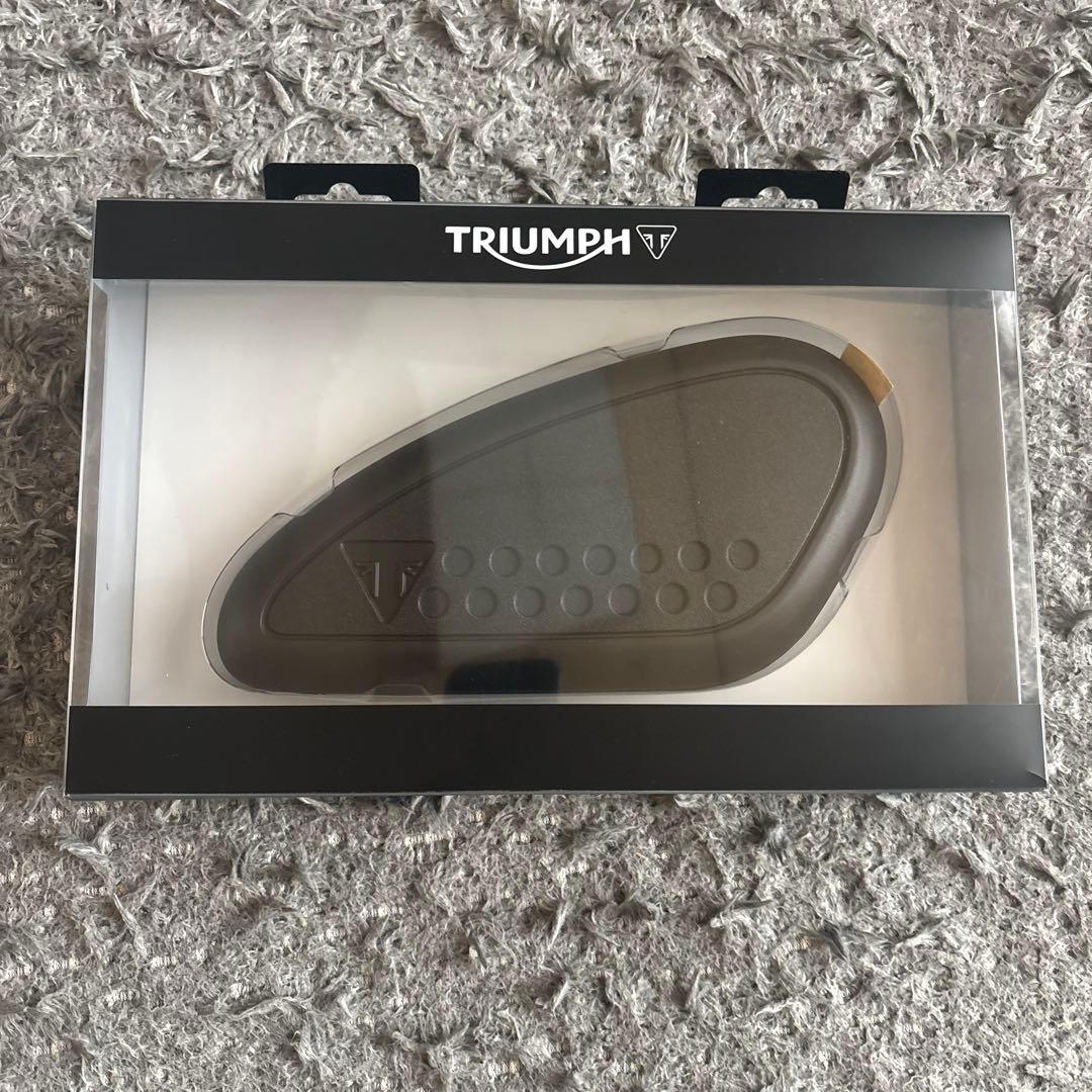 TRIUMPH ニーパッドキット　新品未使用