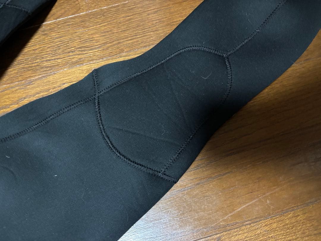 新品　ドライスーツ ブラック パターン入り