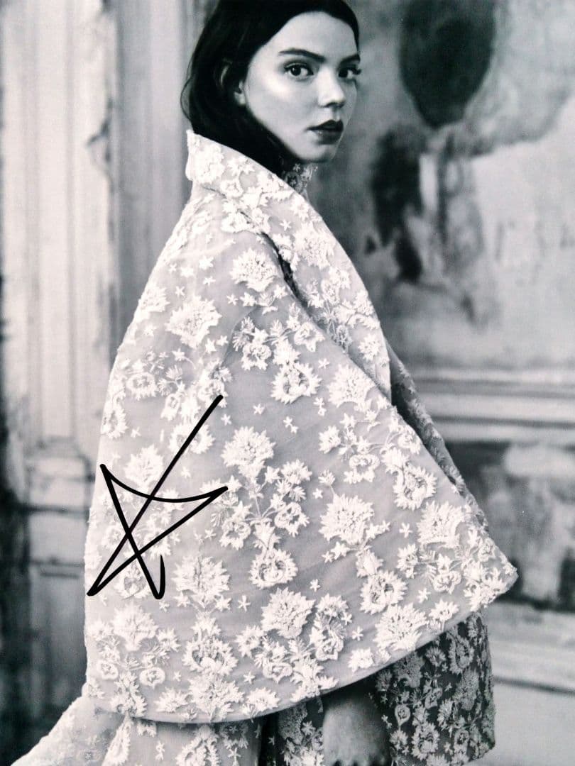 アニャ・テイラー=ジョイ直筆サイン入り超大型写真…ミスター・ガラス