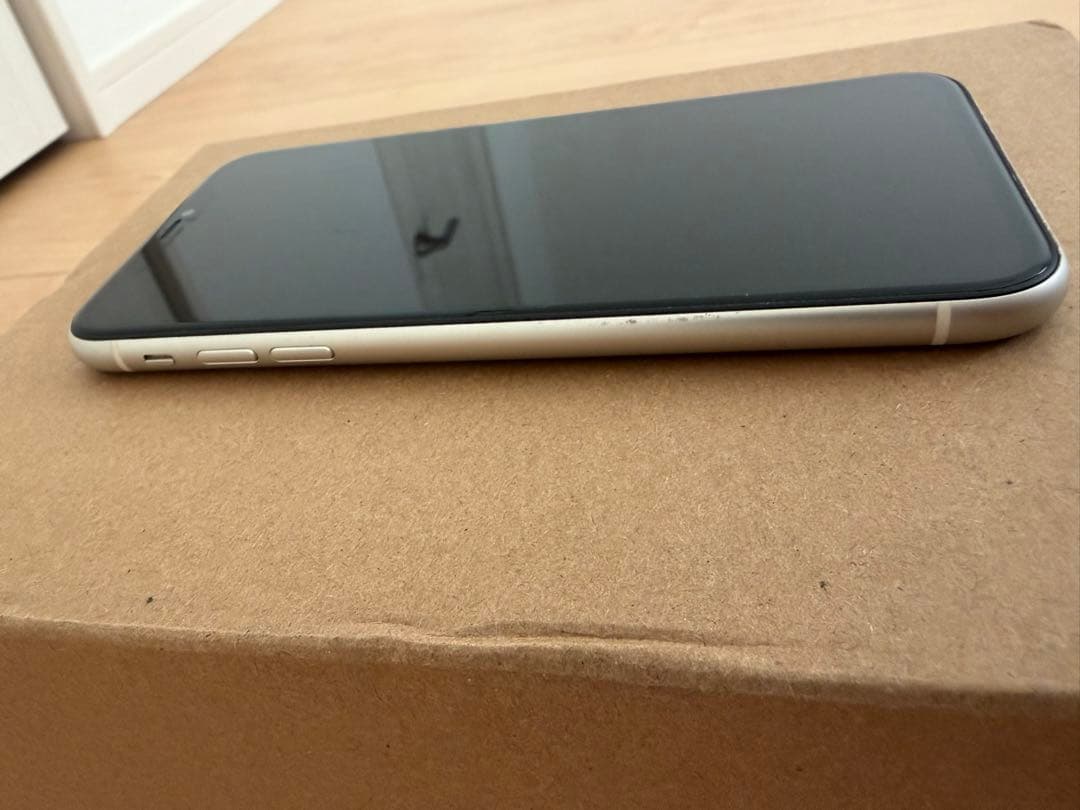 iPhone 11 128GB ホワイト　ジャンク品