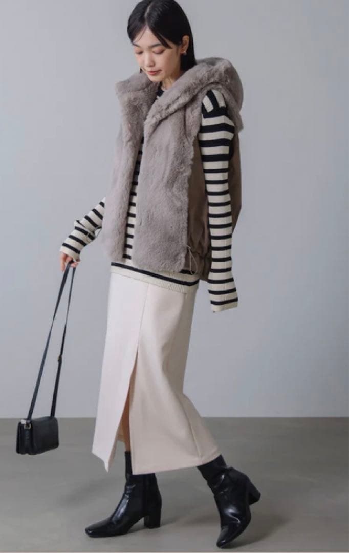 りくちゃん様　異素材ＭＩＸダウンファーベスト（グレージュ）