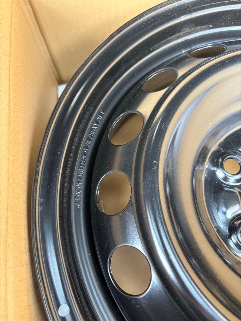 新型シエンタＺ　純正スチールホイール４本　キャップ・ナット付